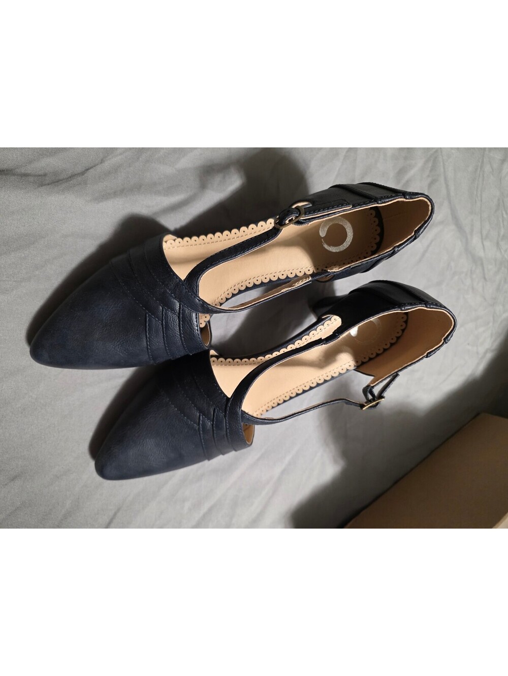 NEW journee brand size 10 womens heel